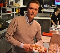 Frituur Bossuw gaat Jeroen Meus achterna met culinaire hotdogs